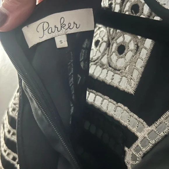 Parker shorts romper embroidered with pockets - back zipper and flap detail - Picture 5 of 6